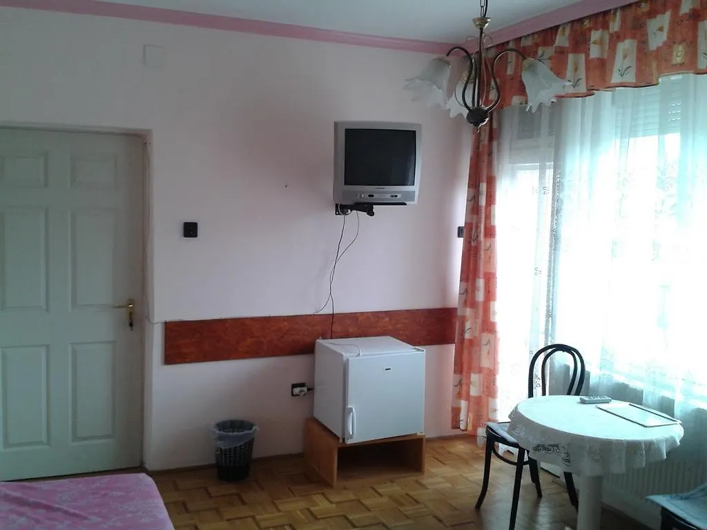 Deak Vendeghaz Apartman Hotel Hajduszoboszlo