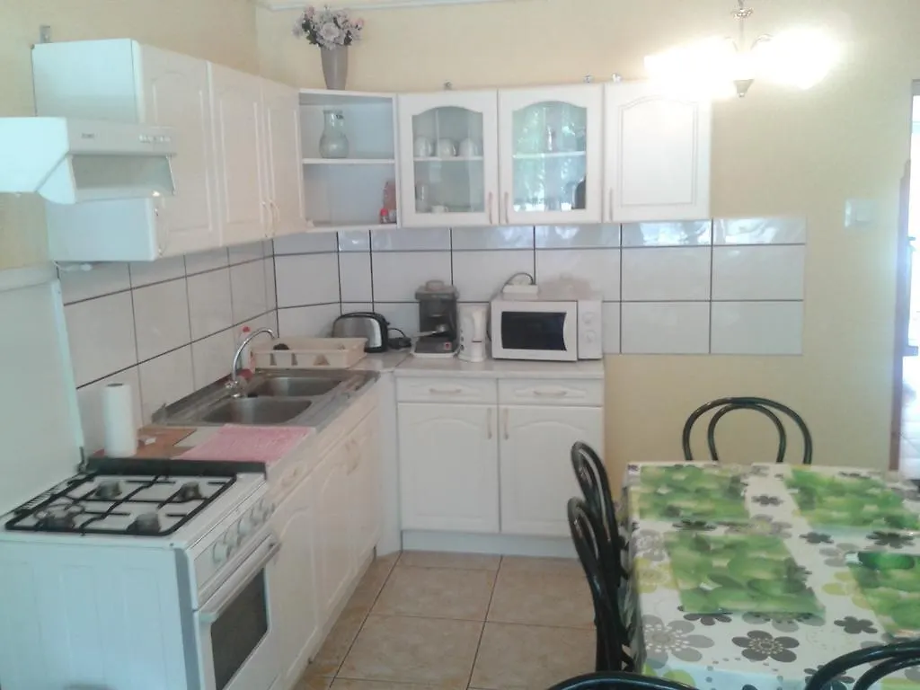 Deak Vendeghaz Apartman Hotel Hajduszoboszlo Guest house