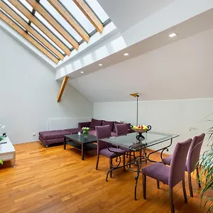 apartmany-almandine.praguehotelsweb.com/